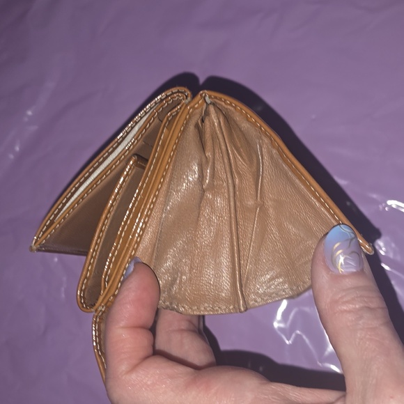 CHANEL camel brown gloss patent bifold snap leather wallet - Picture 12 of 13